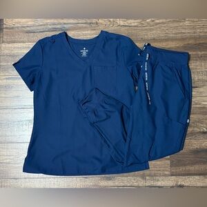 Med Couture Insight Women’s Scrub set - size medium